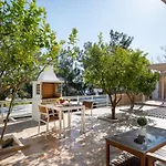 Theros Luxury Apartment