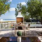 Theros Luxury Apartment